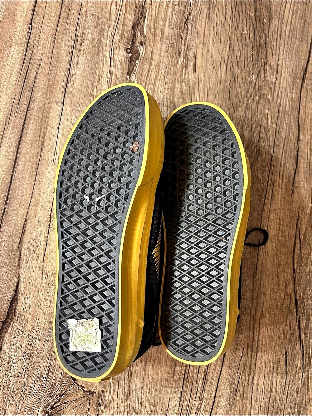 Vans Harry Potter x Old Skool 'Golden Snitch' Black & Yellow Sneakers US women9. - Picture 4 of 6